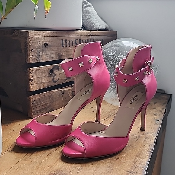 Gorgeous pink Valentino heels - Picture 3 of 9